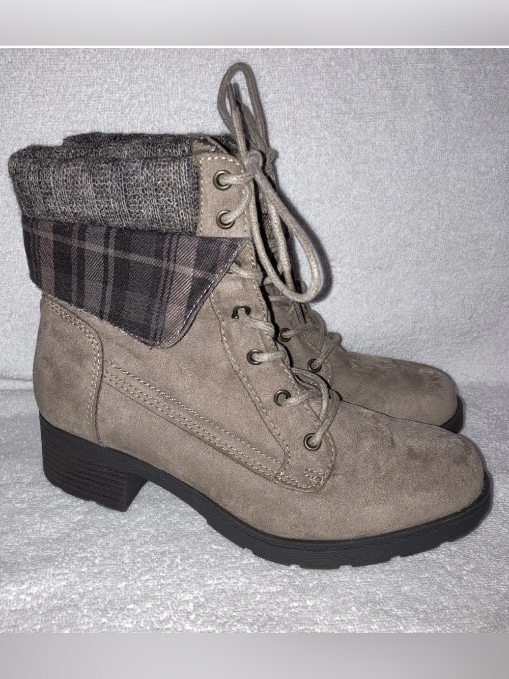 Brash Warwick Y2K Tan Combat Ankle Boots Plaid Fold Down Sweater Collar Sz 7.5